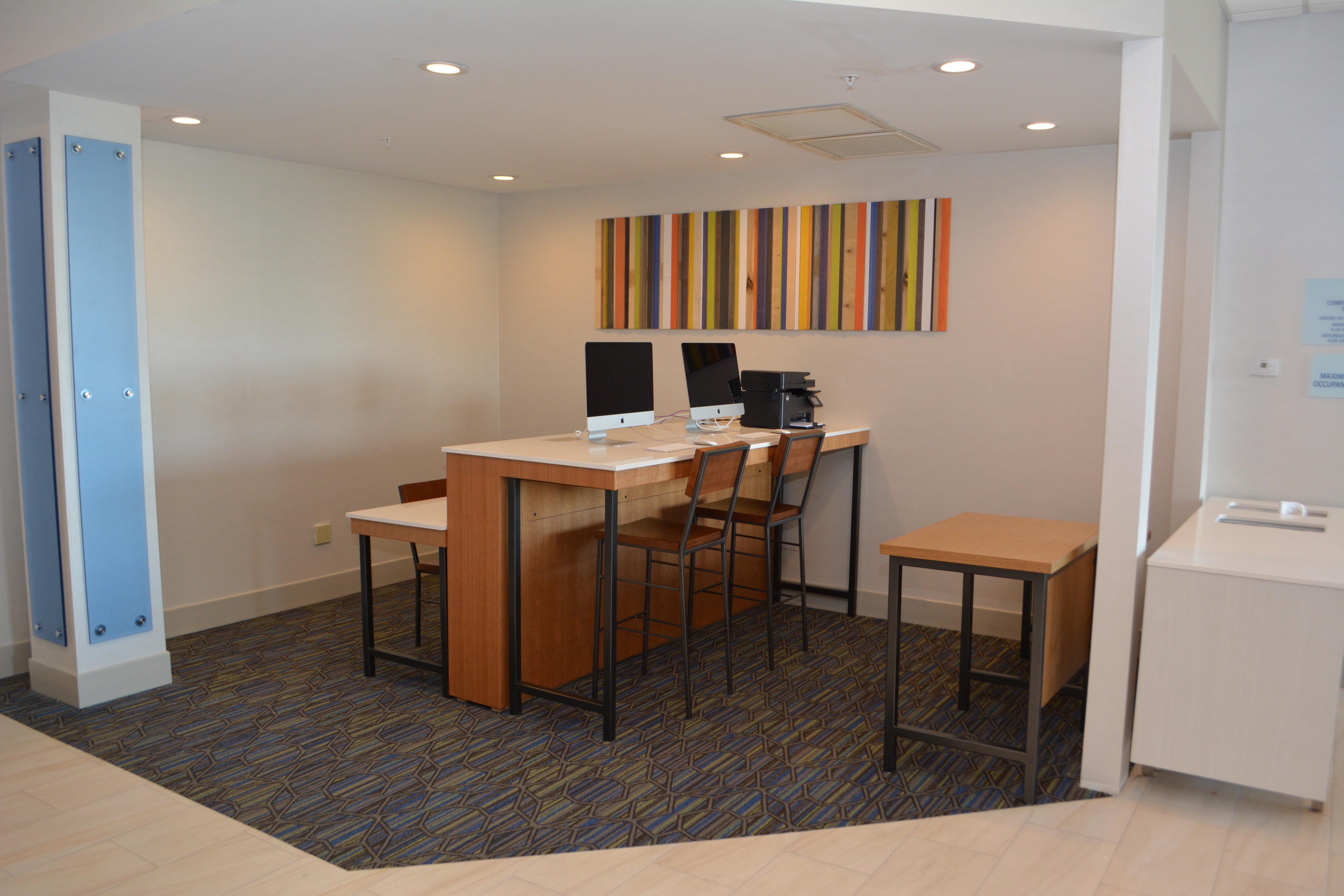 Holiday Inn Express & Suites Waterville - North By Ihg Экстерьер фото