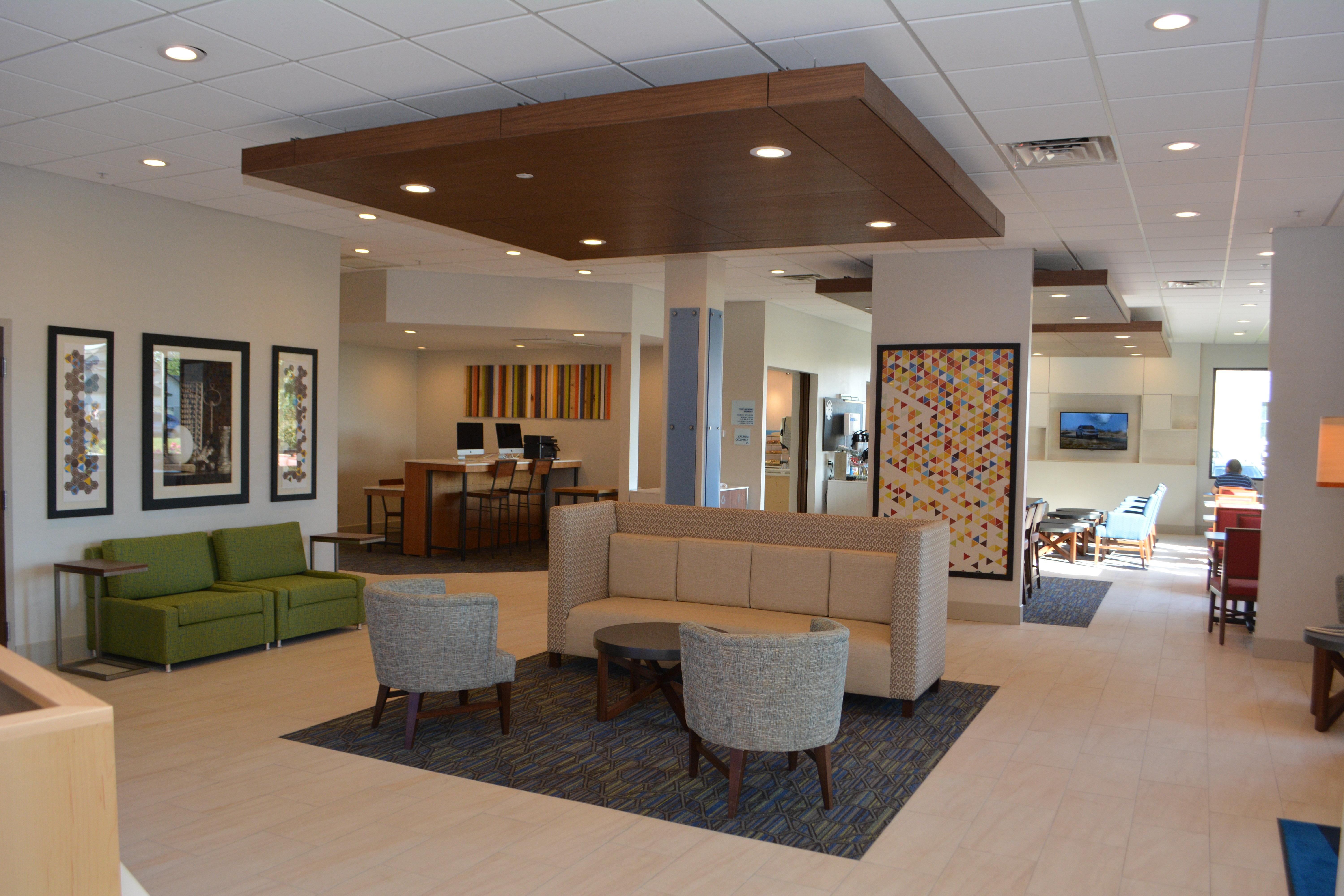 Holiday Inn Express & Suites Waterville - North By Ihg Экстерьер фото