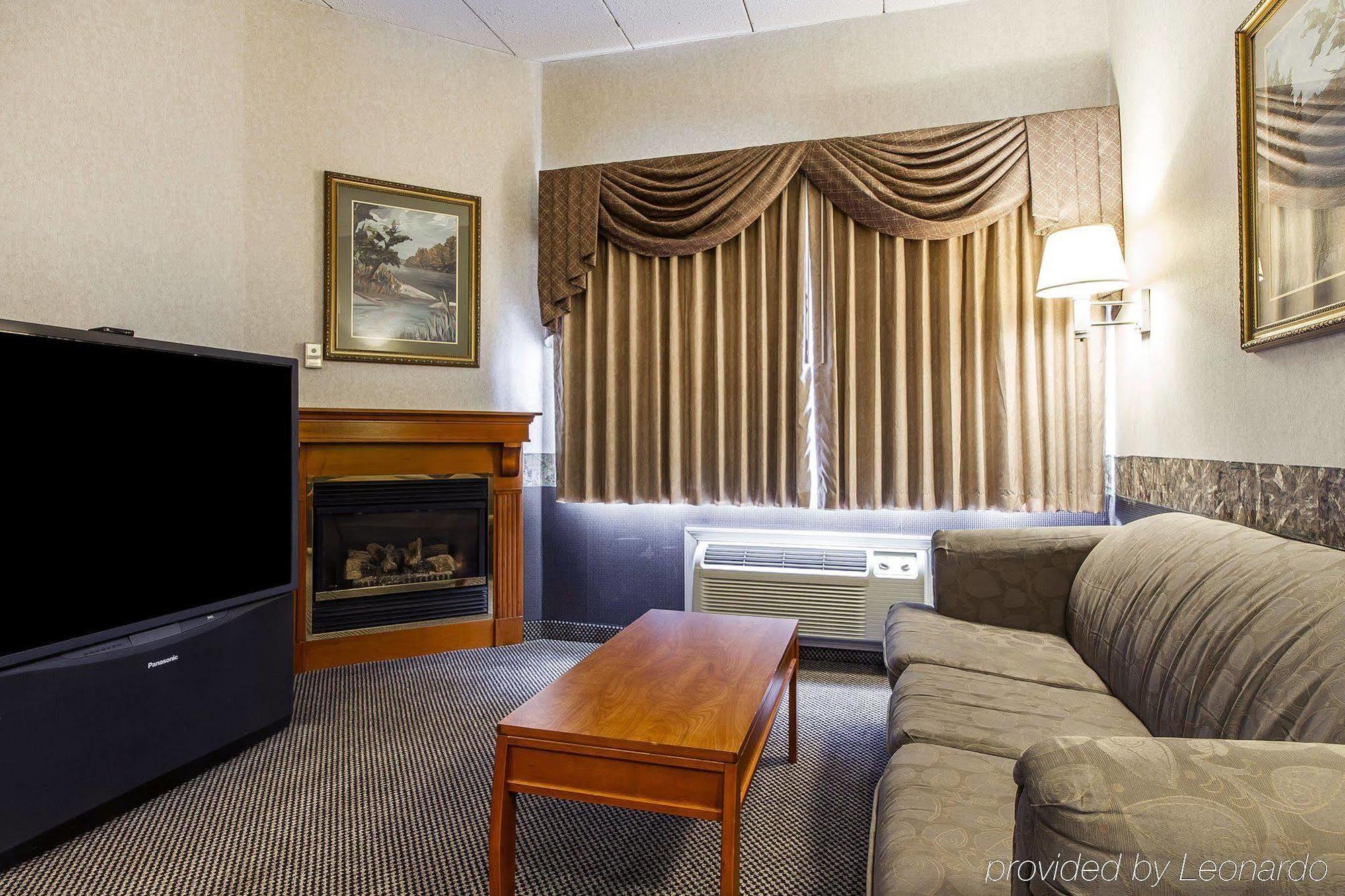 Holiday Inn Express & Suites Waterville - North By Ihg Экстерьер фото