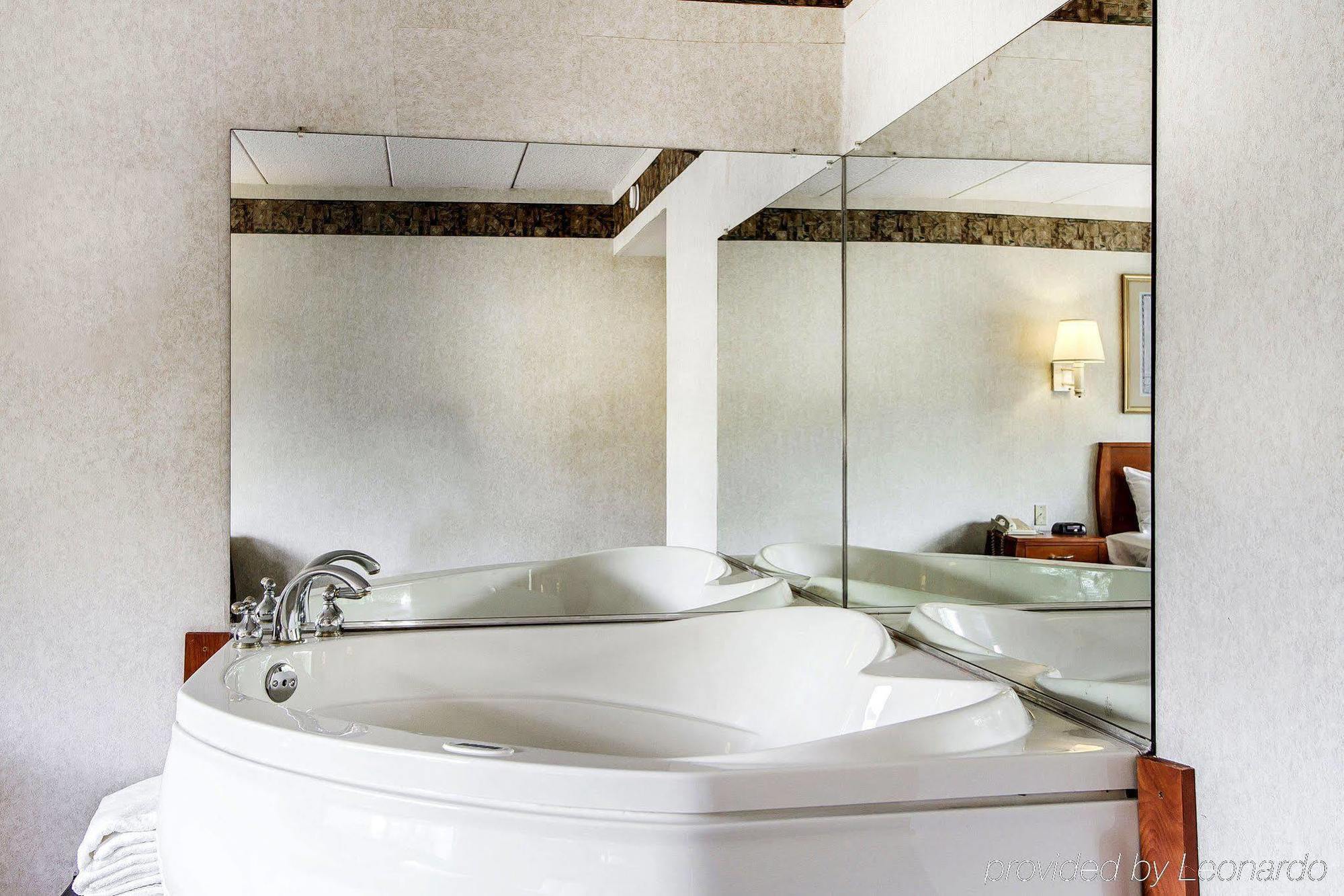 Holiday Inn Express & Suites Waterville - North By Ihg Экстерьер фото